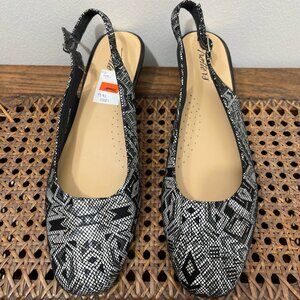 Size 9N Trotters Lenor Retro Glam Leather Sling Back Wedge in Chic Black/Multi